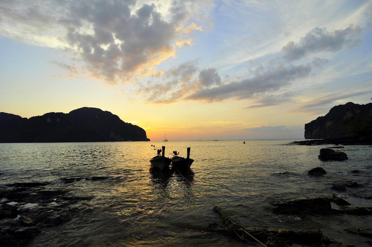 Twin Palms Hostel Phi Phi Exterior photo